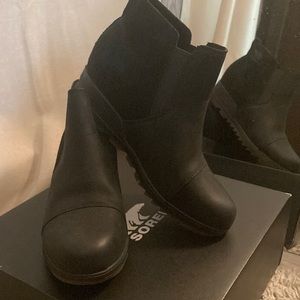 Sorel Evie Pull Ons in black 8.5 preowned